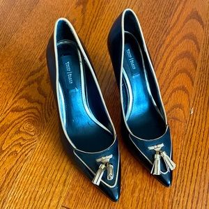 White House Black Market classic black and tan tassel heels